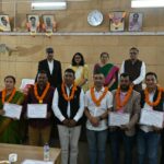 टिहरी गढ़वाल में जिला योजना समिति के 17 निर्विरोध निर्वाचित सदस्यों को प्रमाण पत्र वितरित करतीं जिलाधिकारी नितिका खण्डेलवाल